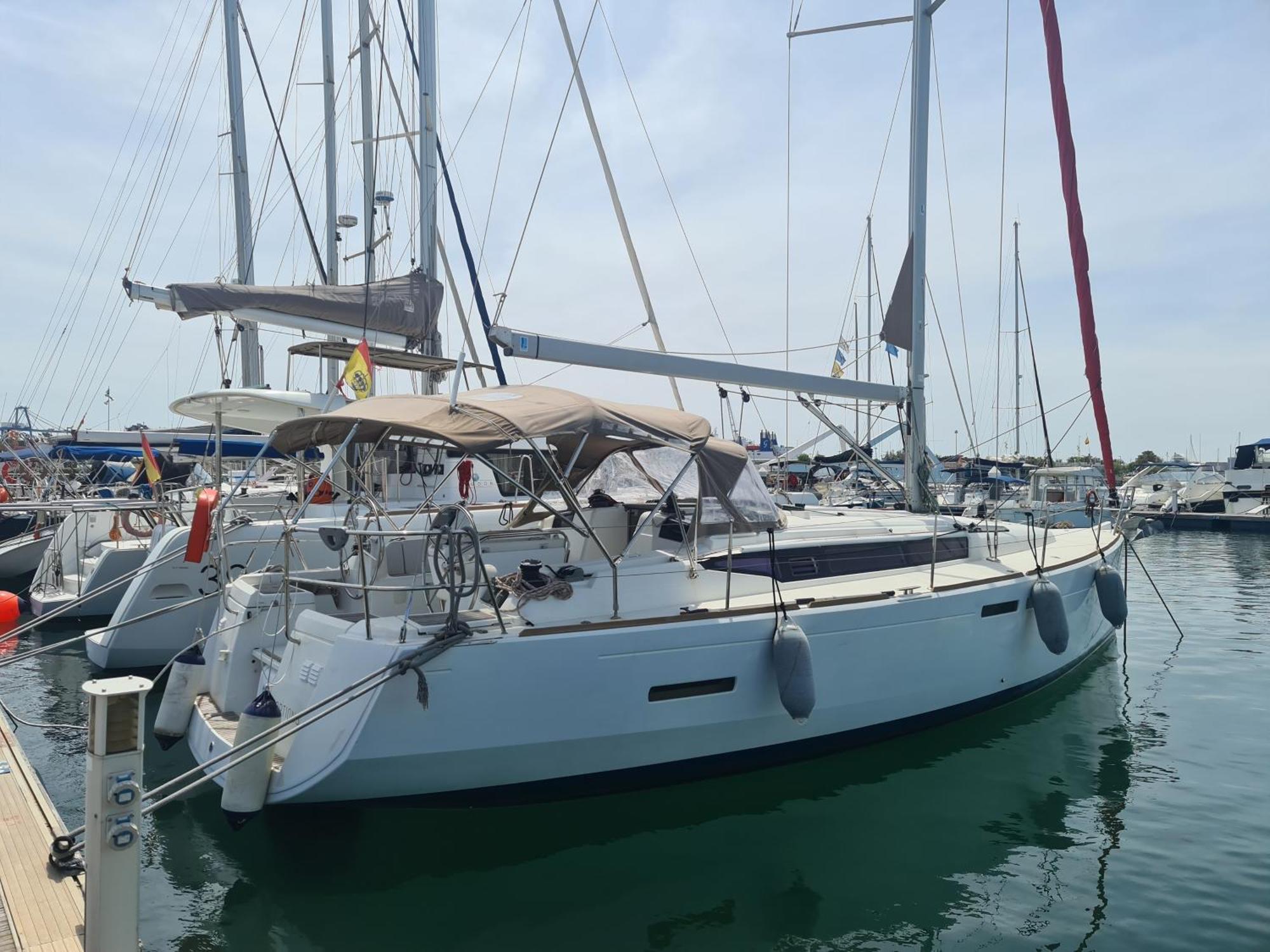 Sleep Aboard A Modern Sailboat In Oeiras Hotel Bagian luar foto