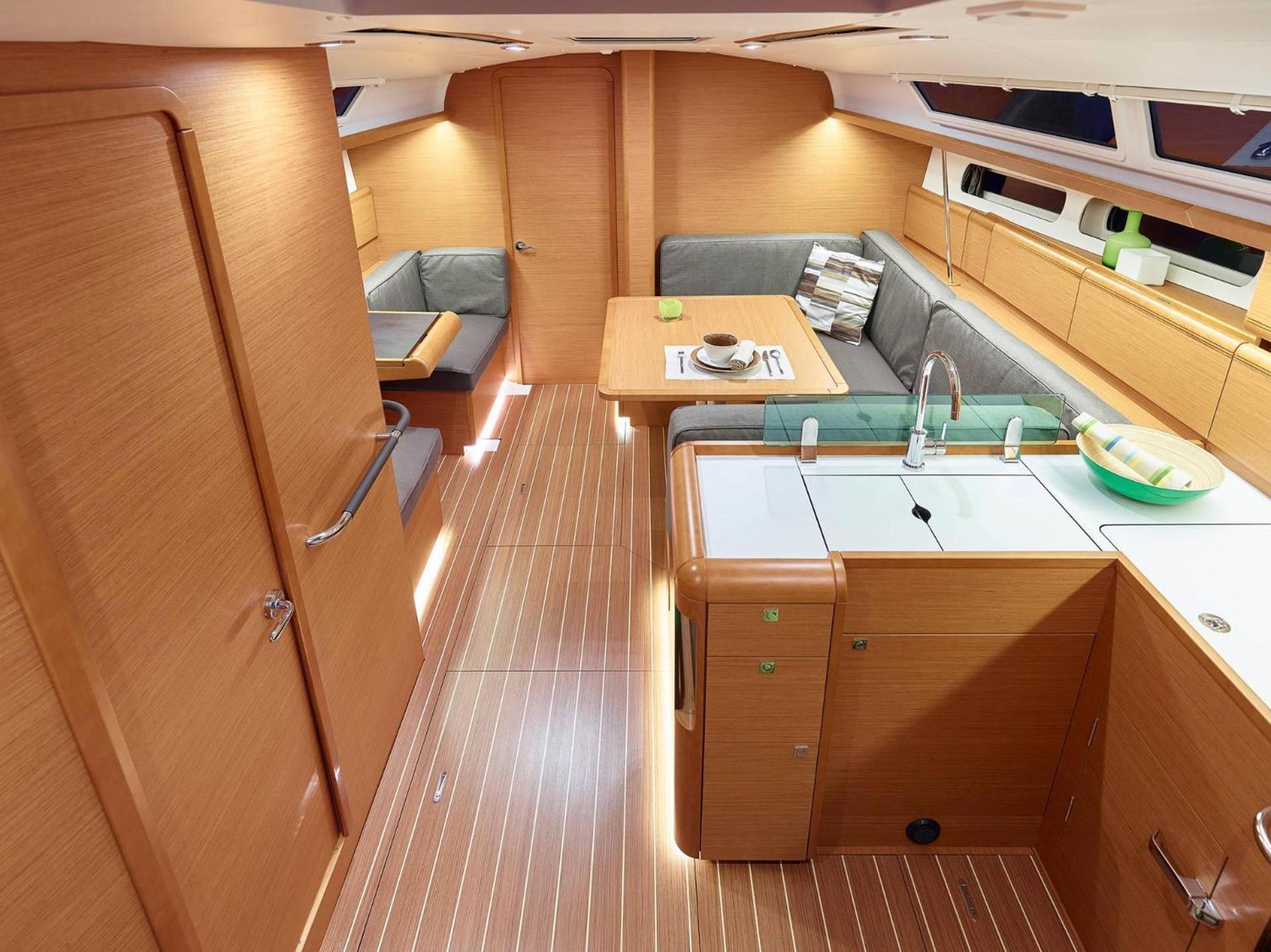 Sleep Aboard A Modern Sailboat In Oeiras Hotel Bagian luar foto