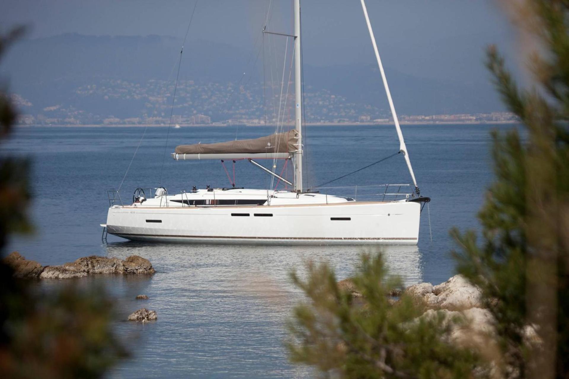 Sleep Aboard A Modern Sailboat In Oeiras Hotel Bagian luar foto