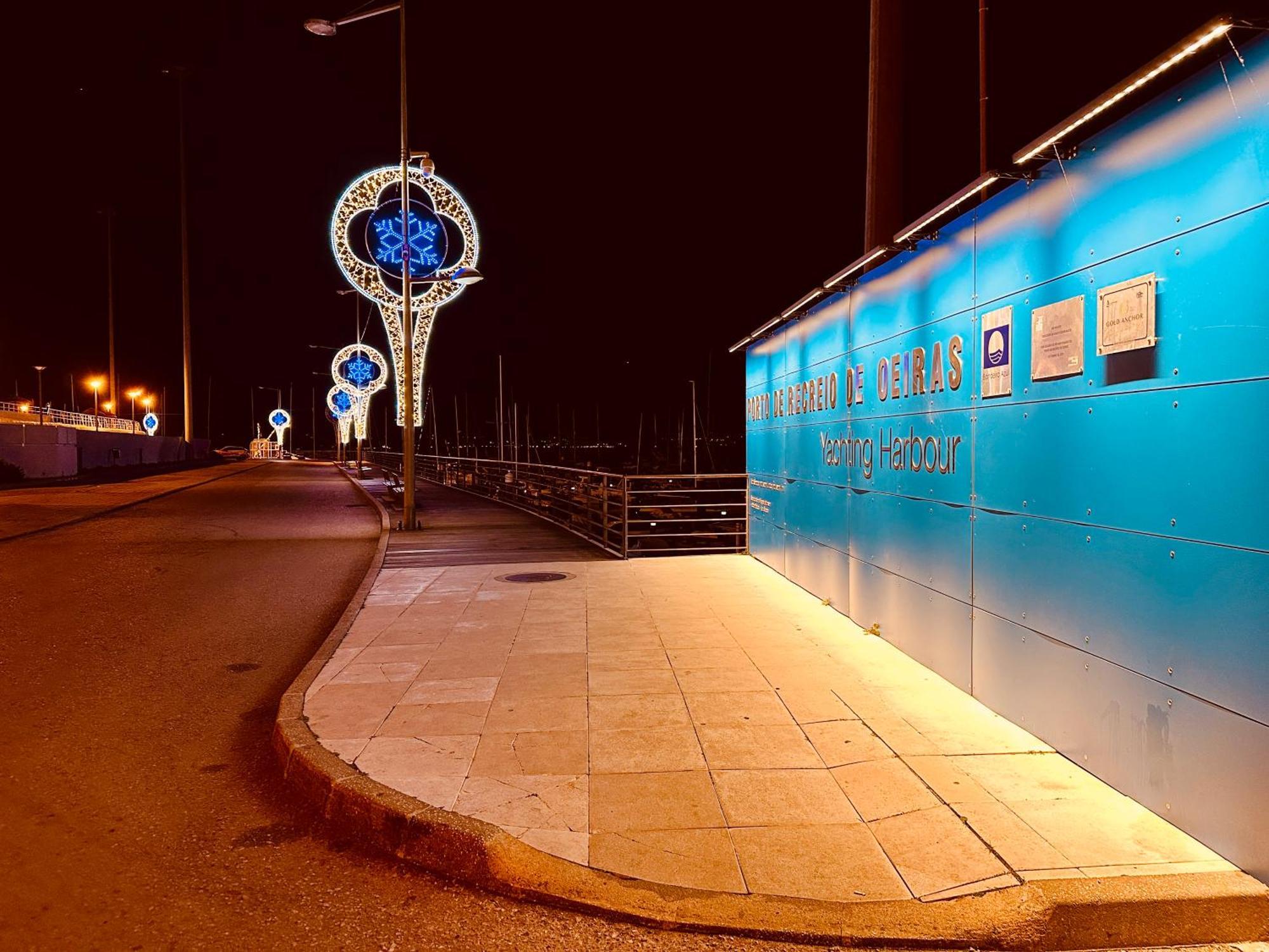 Sleep Aboard A Modern Sailboat In Oeiras Hotel Bagian luar foto