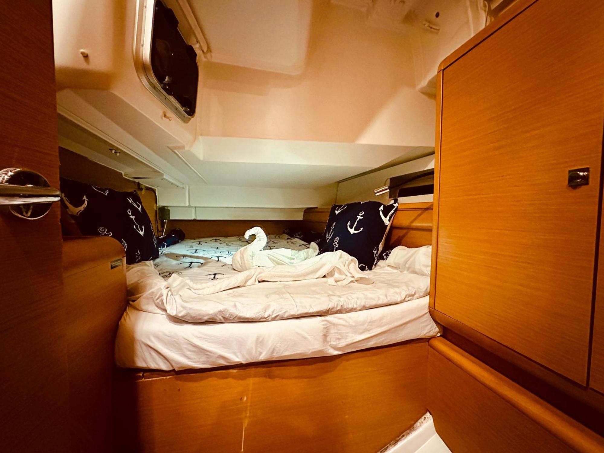 Sleep Aboard A Modern Sailboat In Oeiras Hotel Bagian luar foto